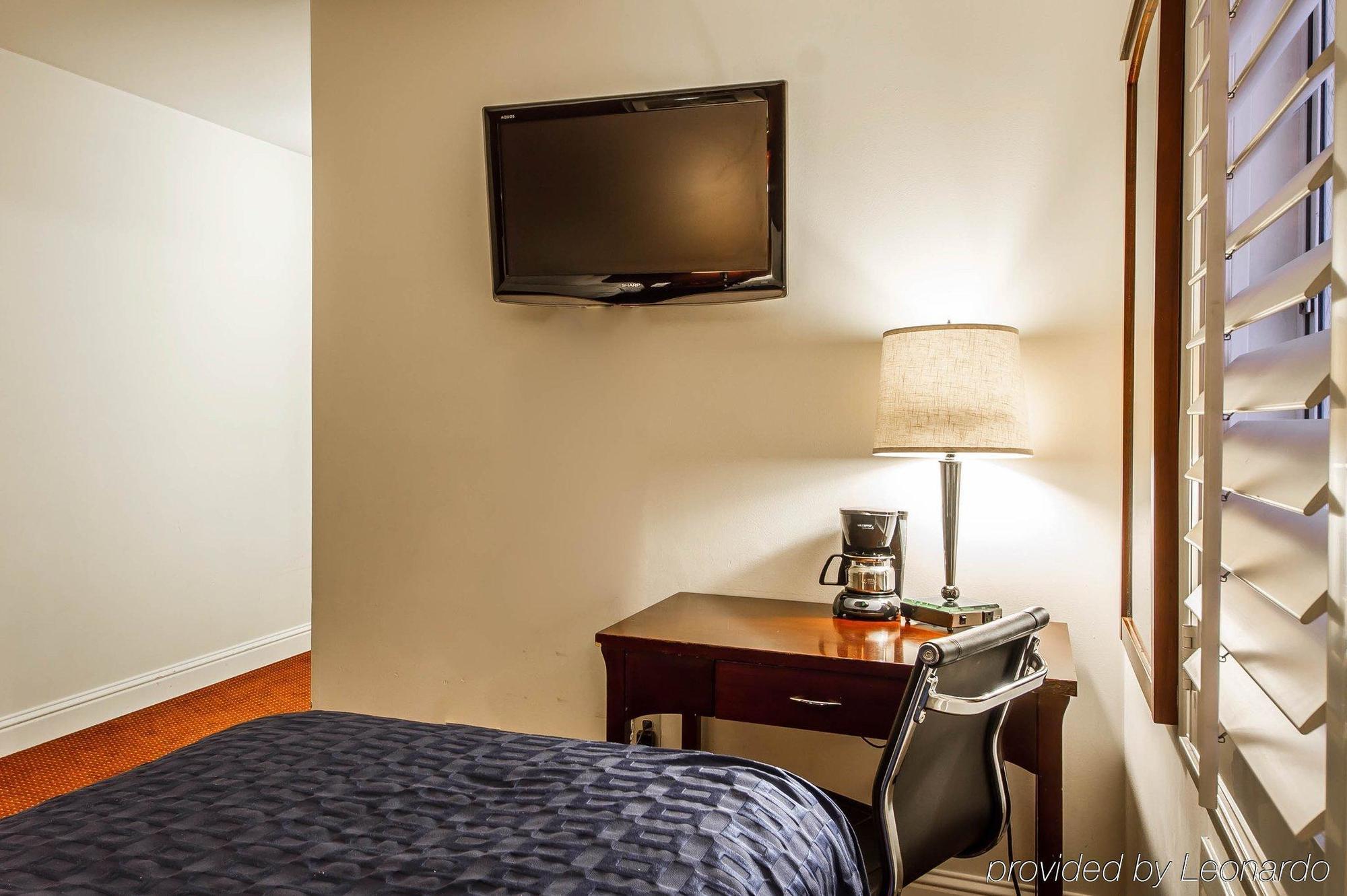 Ramada By Wyndham Oakland Downtown City Center Exterior foto